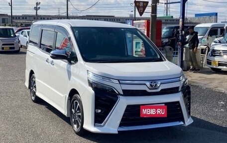 Toyota Voxy III, 2020 год, 2 120 000 рублей, 3 фотография