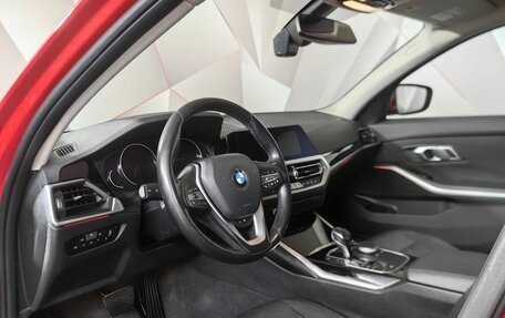 BMW 3 серия, 2019 год, 3 345 000 рублей, 15 фотография