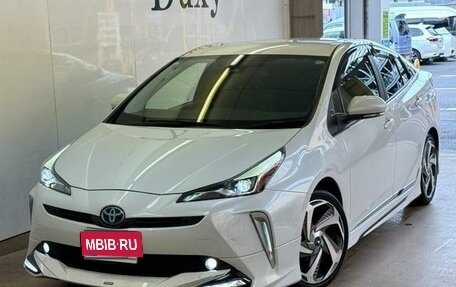 Toyota Prius IV XW50, 2021 год, 2 335 000 рублей, 1 фотография