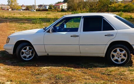 Mercedes-Benz E-Класс, 1994 год, 400 000 рублей, 7 фотография