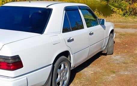 Mercedes-Benz E-Класс, 1994 год, 400 000 рублей, 8 фотография