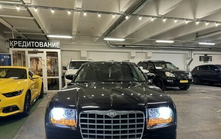 Chrysler 300C II, 2005 год, 1 499 000 рублей, 12 фотография