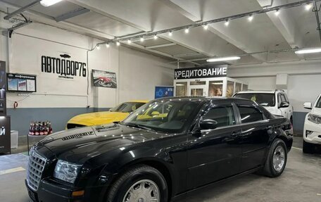 Chrysler 300C II, 2005 год, 1 499 000 рублей, 13 фотография