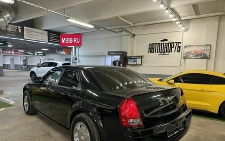 Chrysler 300C II, 2005 год, 1 499 000 рублей, 9 фотография