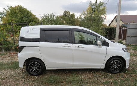 Honda Freed I, 2014 год, 1 400 000 рублей, 4 фотография