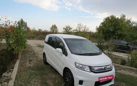 Honda Freed I, 2014 год, 1 400 000 рублей, 3 фотография