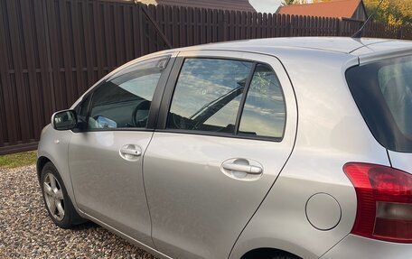 Toyota Yaris III рестайлинг, 2007 год, 600 000 рублей, 15 фотография