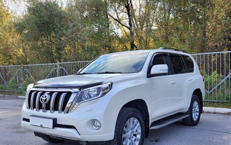 Toyota Land Cruiser Prado 150 рестайлинг 2, 2015 год, 4 590 000 рублей, 6 фотография