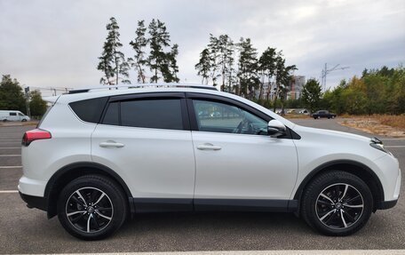 Toyota RAV4, 2017 год, 2 790 000 рублей, 2 фотография