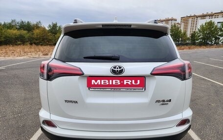 Toyota RAV4, 2017 год, 2 790 000 рублей, 4 фотография