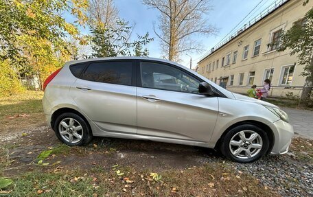 Hyundai Solaris II рестайлинг, 2012 год, 850 000 рублей, 3 фотография