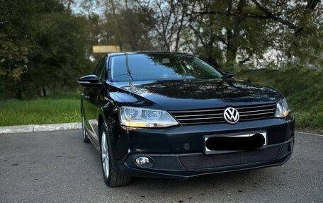 Volkswagen Jetta VI, 2013 год, 950 000 рублей, 2 фотография