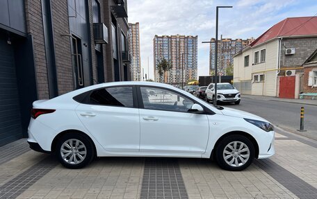 Hyundai Solaris II рестайлинг, 2021 год, 1 815 000 рублей, 2 фотография