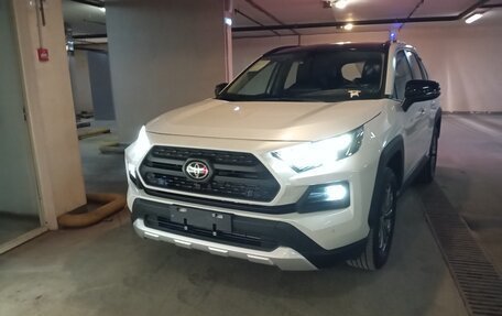 Toyota RAV4, 2024 год, 4 550 000 рублей, 28 фотография