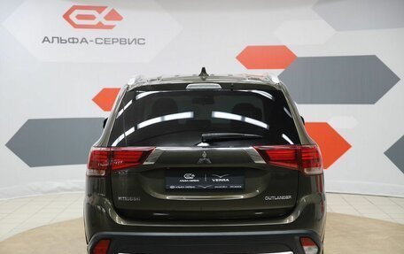 Mitsubishi Outlander III рестайлинг 3, 2018 год, 2 250 000 рублей, 6 фотография