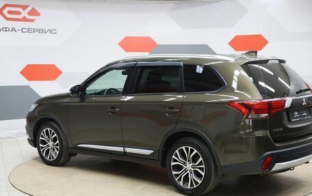 Mitsubishi Outlander III рестайлинг 3, 2018 год, 2 250 000 рублей, 7 фотография