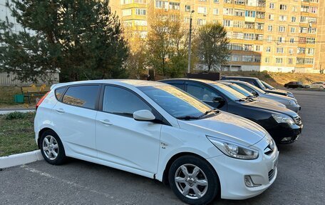 Hyundai Solaris II рестайлинг, 2013 год, 880 000 рублей, 3 фотография