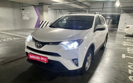 Toyota RAV4, 2019 год, 2 600 000 рублей, 14 фотография