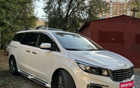 KIA Carnival III, 2019 год, 3 550 000 рублей, 2 фотография