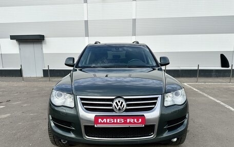 Volkswagen Touareg III, 2009 год, 1 935 000 рублей, 2 фотография