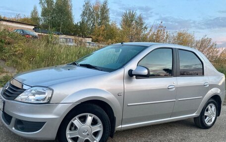 Renault Logan I, 2013 год, 795 000 рублей, 2 фотография