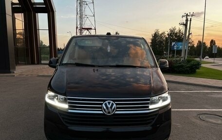 Volkswagen Caravelle T6 рестайлинг, 2020 год, 4 350 000 рублей, 1 фотография