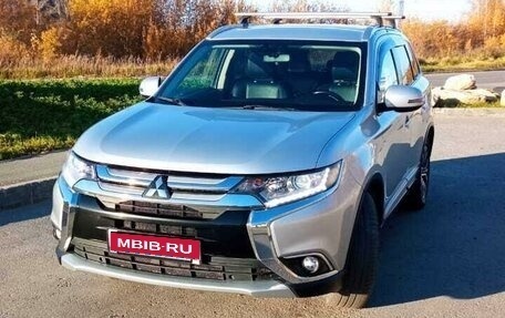 Mitsubishi Outlander III рестайлинг 3, 2015 год, 2 380 000 рублей, 7 фотография