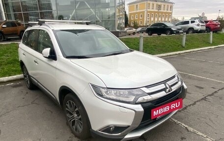 Mitsubishi Outlander III рестайлинг 3, 2016 год, 2 199 000 рублей, 2 фотография