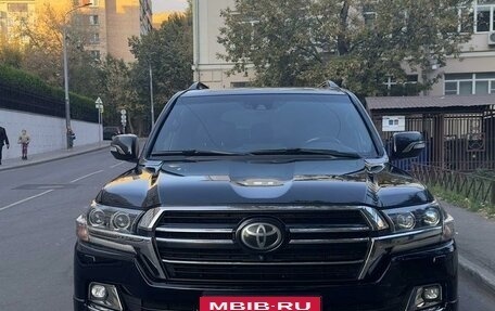 Toyota Land Cruiser 200, 2018 год, 8 250 000 рублей, 2 фотография