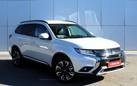 Mitsubishi Outlander III рестайлинг 3, 2022 год, 3 270 000 рублей, 6 фотография