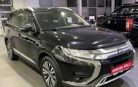 Mitsubishi Outlander III рестайлинг 3, 2019 год, 2 049 000 рублей, 3 фотография