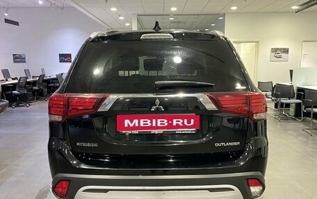 Mitsubishi Outlander III рестайлинг 3, 2019 год, 2 049 000 рублей, 6 фотография