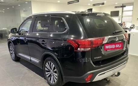 Mitsubishi Outlander III рестайлинг 3, 2019 год, 2 049 000 рублей, 7 фотография