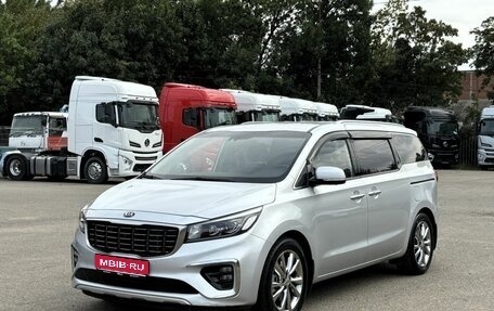 KIA Carnival III, 2018 год, 2 990 000 рублей, 1 фотография