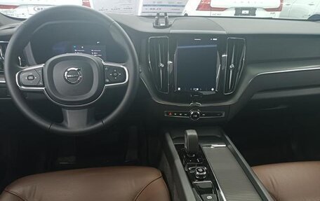 Volvo XC60 II, 2023 год, 3 800 000 рублей, 8 фотография