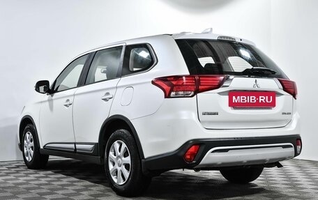 Mitsubishi Outlander III рестайлинг 3, 2019 год, 2 129 000 рублей, 5 фотография