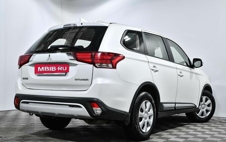 Mitsubishi Outlander III рестайлинг 3, 2019 год, 2 129 000 рублей, 4 фотография