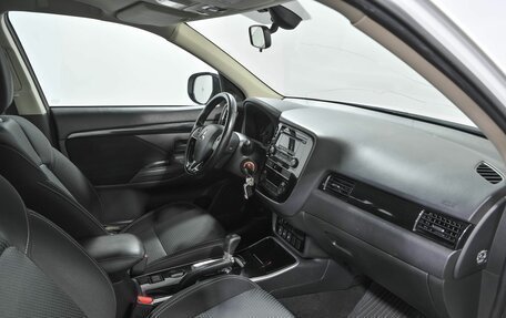 Mitsubishi Outlander III рестайлинг 3, 2019 год, 2 129 000 рублей, 16 фотография