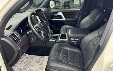 Toyota Land Cruiser 200, 2017 год, 6 950 000 рублей, 4 фотография