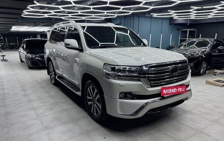 Toyota Land Cruiser 200, 2017 год, 6 950 000 рублей, 8 фотография