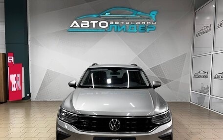 Volkswagen Tiguan II, 2021 год, 3 299 000 рублей, 2 фотография