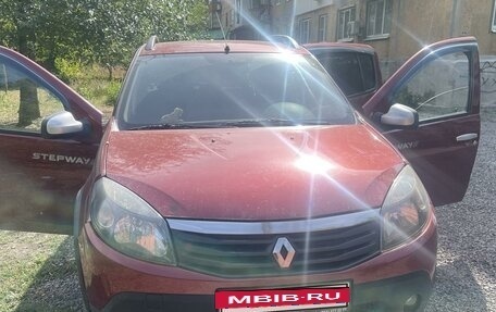 Renault Sandero I, 2013 год, 950 000 рублей, 7 фотография