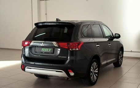 Mitsubishi Outlander III рестайлинг 3, 2020 год, 2 589 000 рублей, 4 фотография