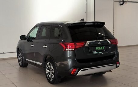 Mitsubishi Outlander III рестайлинг 3, 2020 год, 2 589 000 рублей, 6 фотография