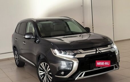 Mitsubishi Outlander III рестайлинг 3, 2020 год, 2 589 000 рублей, 3 фотография