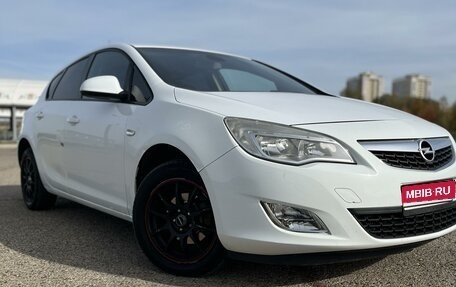 Opel Astra J, 2010 год, 621 000 рублей, 1 фотография