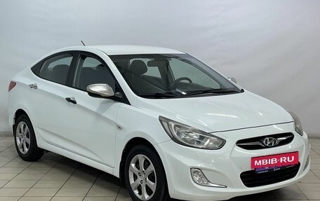 Hyundai Solaris II рестайлинг, 2012 год, 860 000 рублей, 2 фотография