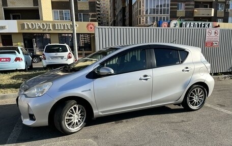 Toyota Aqua I, 2012 год, 850 000 рублей, 1 фотография