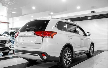 Mitsubishi Outlander III рестайлинг 3, 2019 год, 2 500 000 рублей, 5 фотография