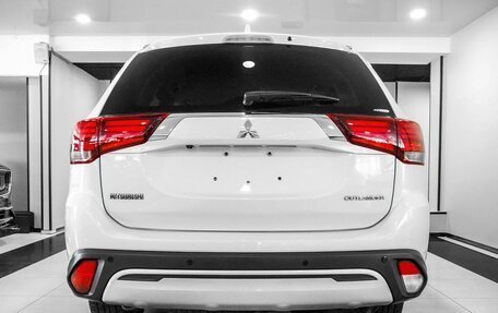 Mitsubishi Outlander III рестайлинг 3, 2019 год, 2 500 000 рублей, 6 фотография